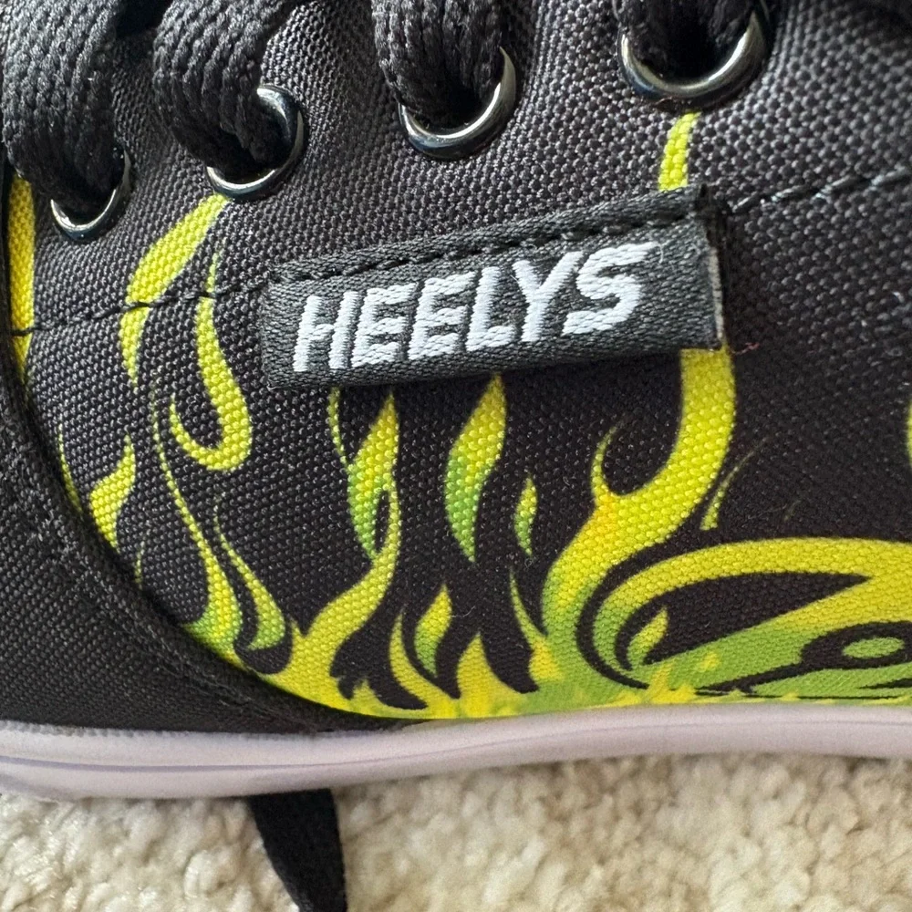 Heelys Black Shoes with Vibrant Green Flames with WHEELS Sz 5 - Picture 11 of 11